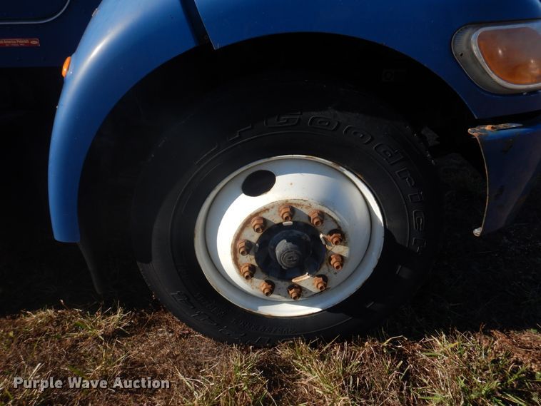 image for item DH8088 2009 Peterbilt 335  box truck