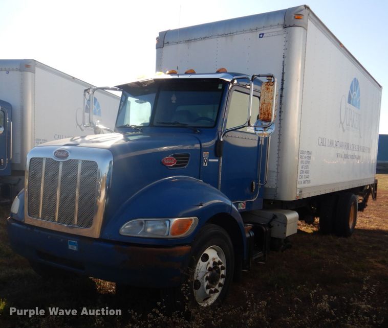 image for item DH8089 2009 Peterbilt 335  box truck