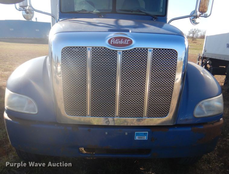 image for item DH8089 2009 Peterbilt 335  box truck