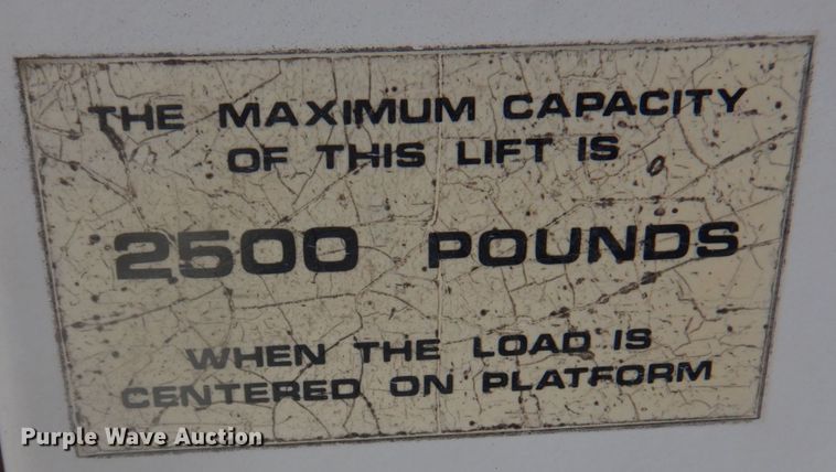 image for item DH8089 2009 Peterbilt 335  box truck