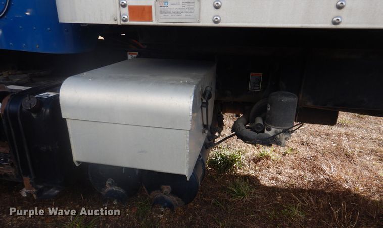 image for item DH8089 2009 Peterbilt 335  box truck