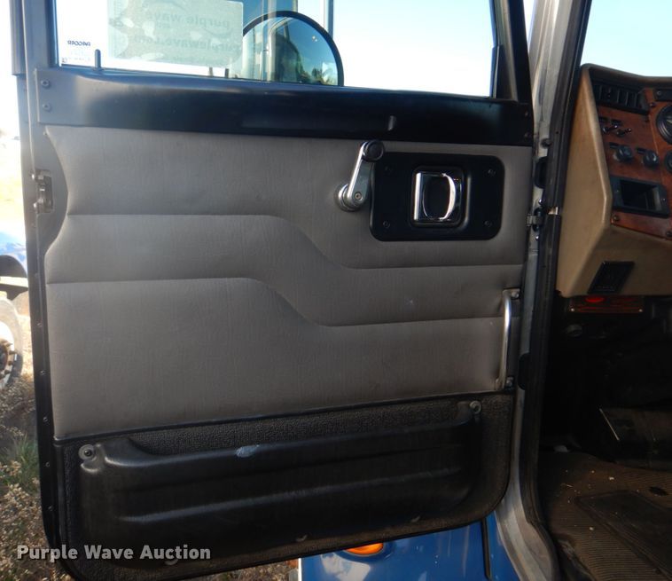 image for item DH8089 2009 Peterbilt 335  box truck