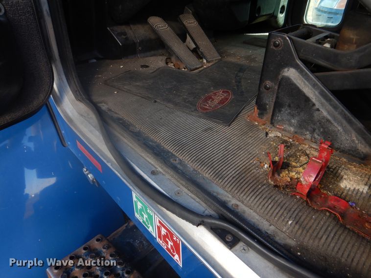 image for item DH8089 2009 Peterbilt 335  box truck