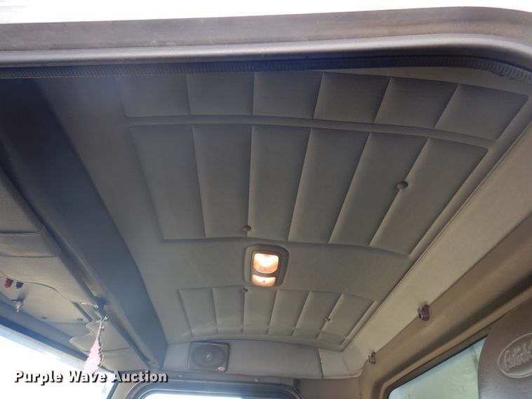 image for item DH8089 2009 Peterbilt 335  box truck