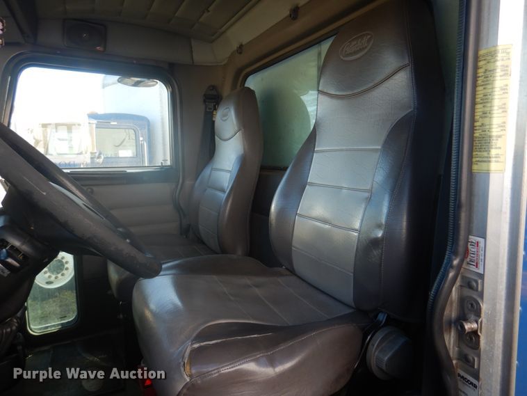 image for item DH8089 2009 Peterbilt 335  box truck