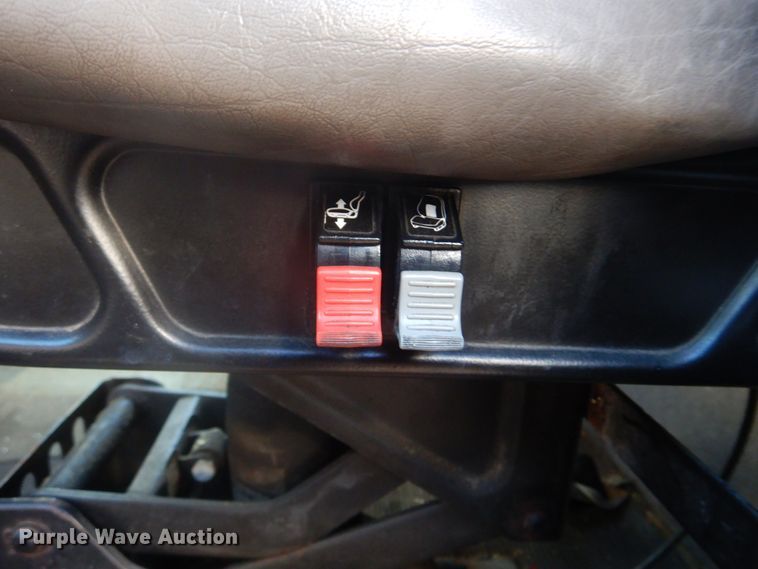 image for item DH8089 2009 Peterbilt 335  box truck