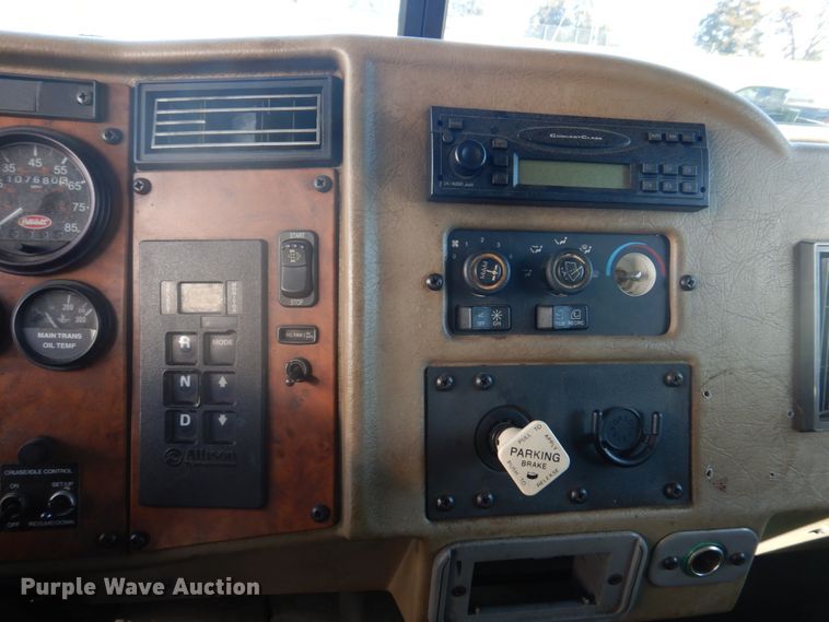 image for item DH8089 2009 Peterbilt 335  box truck