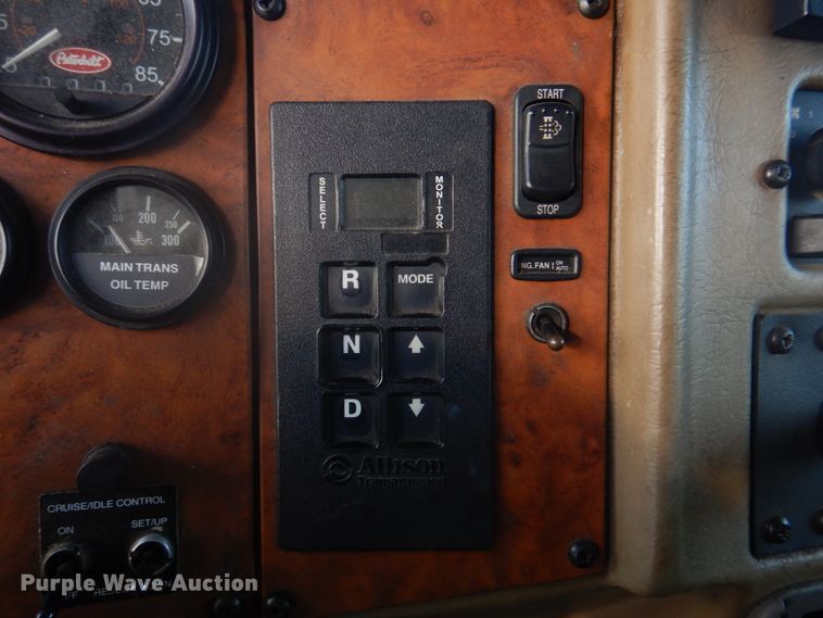 image for item DH8089 2009 Peterbilt 335  box truck