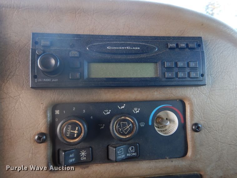 image for item DH8089 2009 Peterbilt 335  box truck