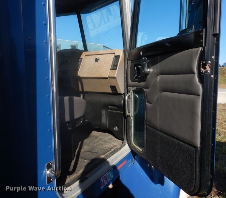 image for item DH8089 2009 Peterbilt 335  box truck