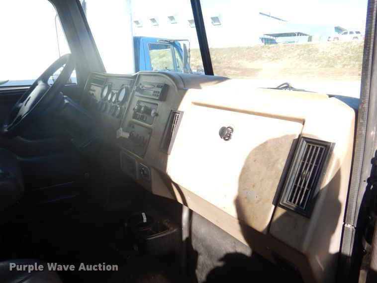 image for item DH8089 2009 Peterbilt 335  box truck