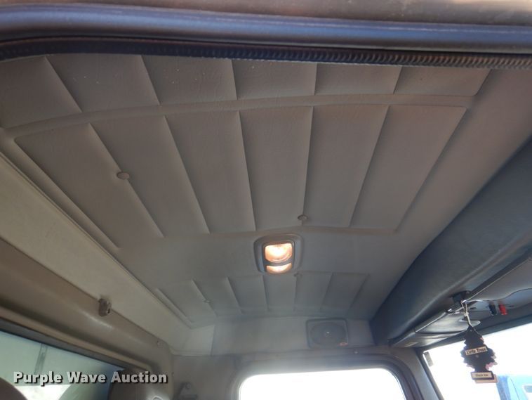 image for item DH8089 2009 Peterbilt 335  box truck