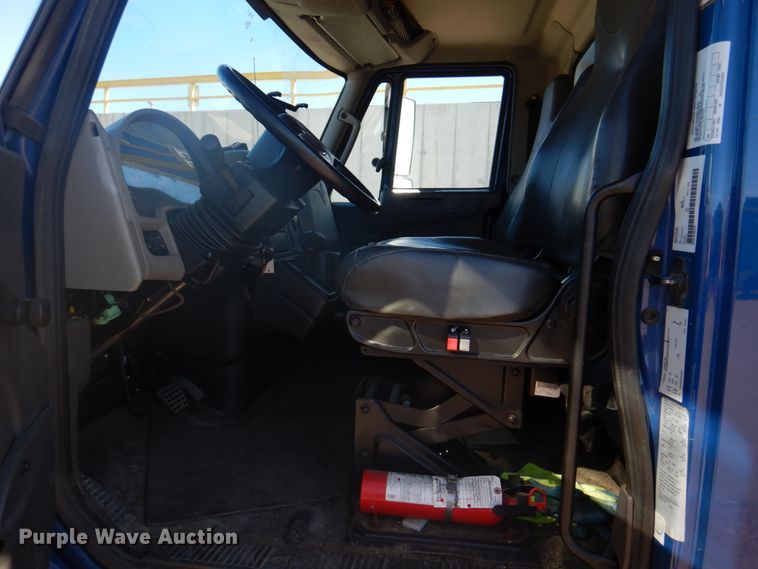 image for item DH8090 2014 International WorkStar 7300  box truck