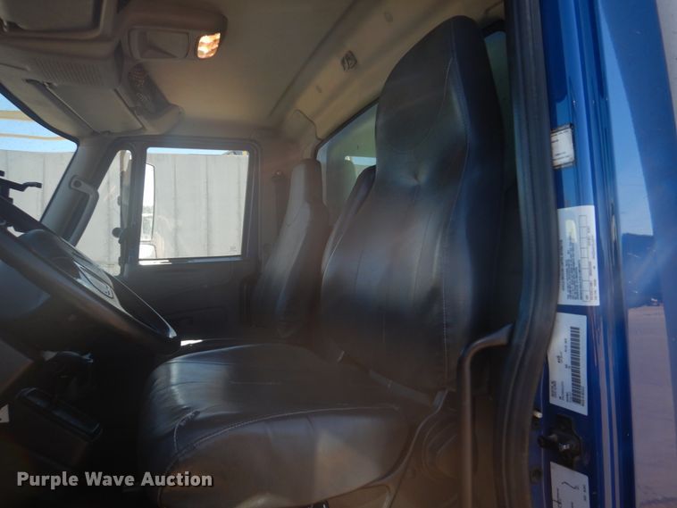 image for item DH8090 2014 International WorkStar 7300  box truck