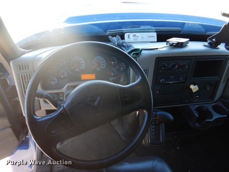 image for item DH8090 2014 International WorkStar 7300  box truck