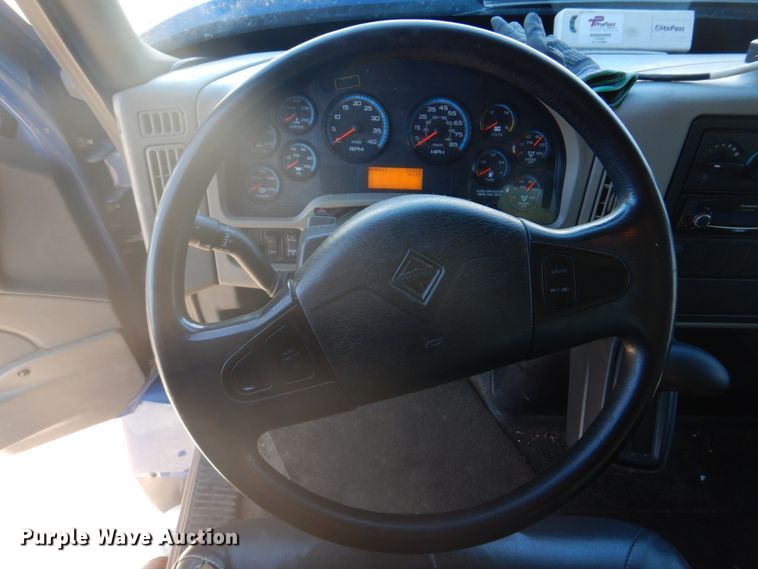 image for item DH8090 2014 International WorkStar 7300  box truck