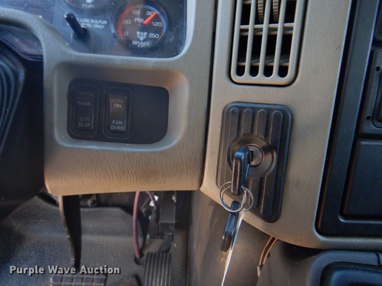 image for item DH8090 2014 International WorkStar 7300  box truck