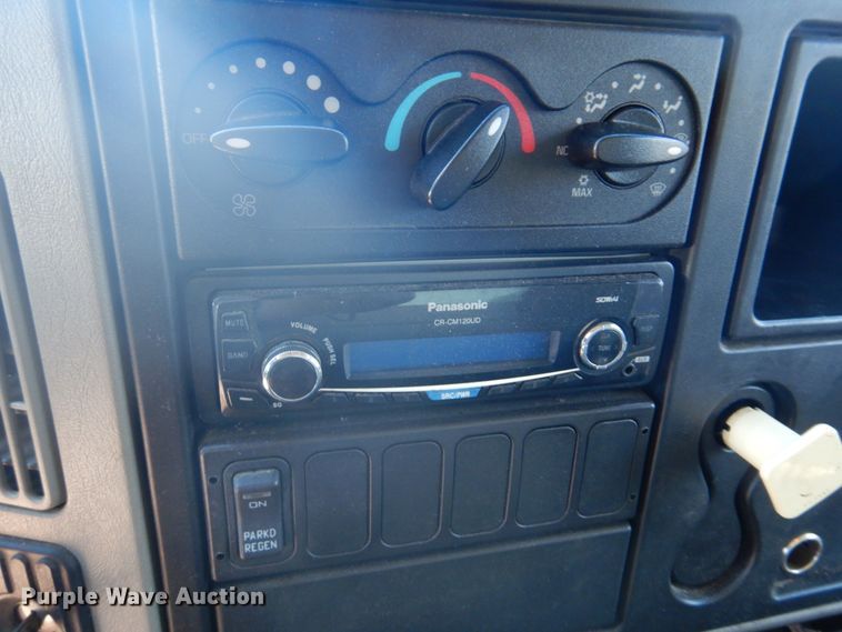 image for item DH8090 2014 International WorkStar 7300  box truck