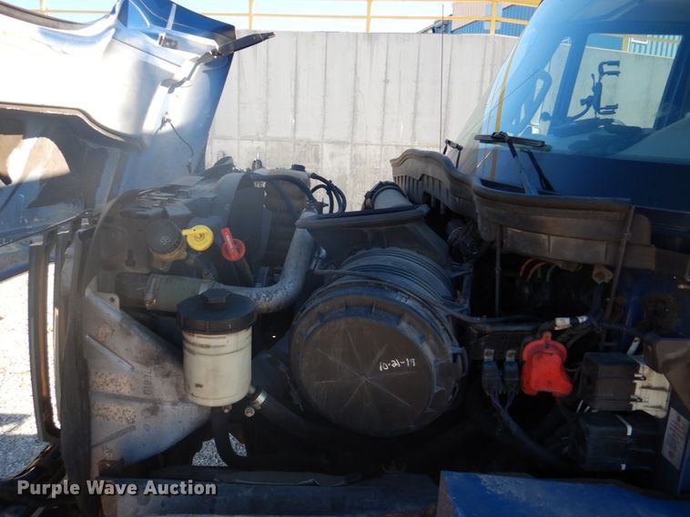 image for item DH8090 2014 International WorkStar 7300  box truck