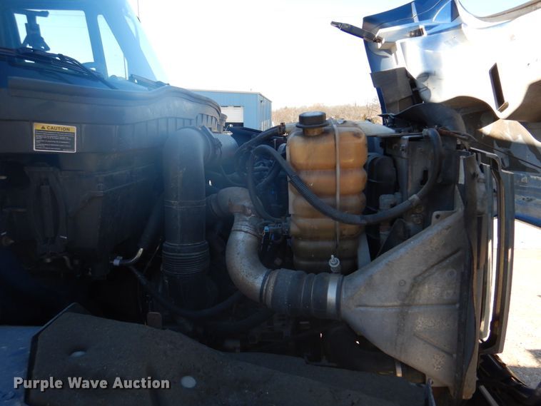 image for item DH8090 2014 International WorkStar 7300  box truck