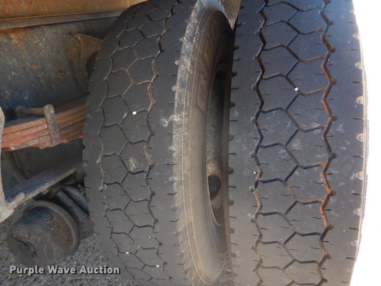 image for item DH8090 2014 International WorkStar 7300  box truck