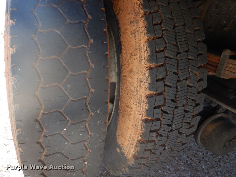 image for item DH8090 2014 International WorkStar 7300  box truck