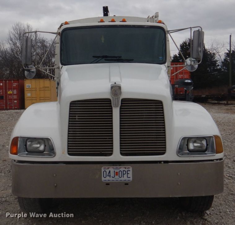 image for item DH8126 2000 Kenworth T300  refuse truck