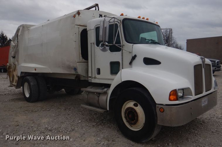 image for item DH8126 2000 Kenworth T300  refuse truck