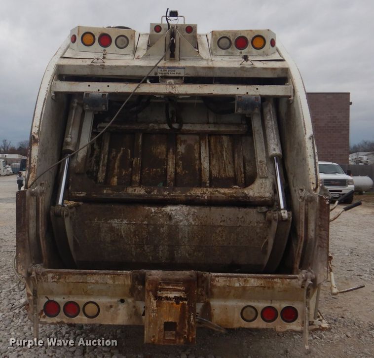 image for item DH8126 2000 Kenworth T300  refuse truck