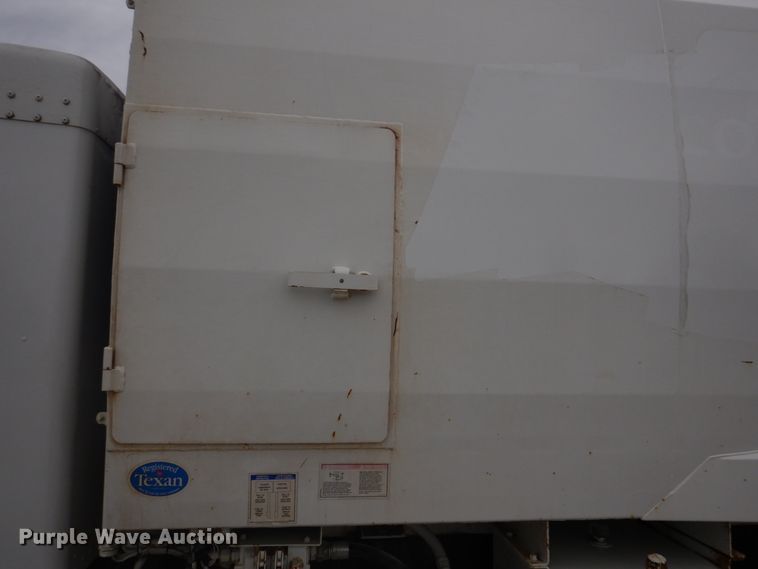 image for item DH8126 2000 Kenworth T300  refuse truck