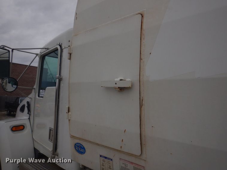 image for item DH8126 2000 Kenworth T300  refuse truck