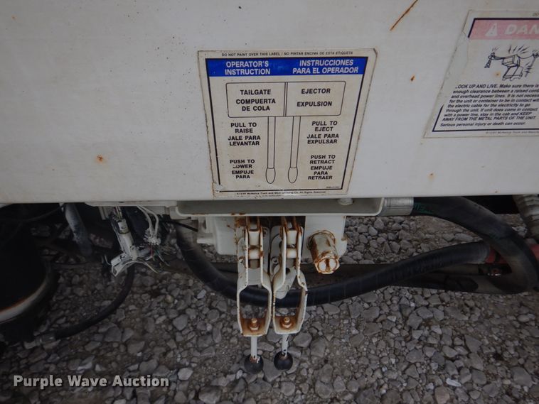 image for item DH8126 2000 Kenworth T300  refuse truck