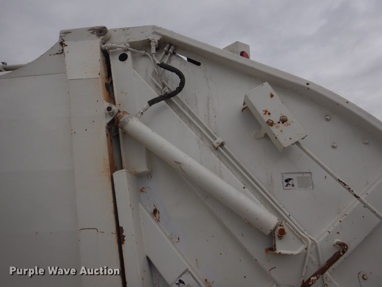 image for item DH8126 2000 Kenworth T300  refuse truck