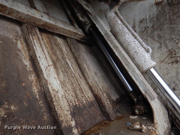 image for item DH8126 2000 Kenworth T300  refuse truck