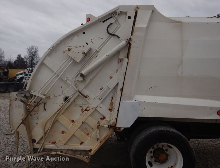 image for item DH8126 2000 Kenworth T300  refuse truck