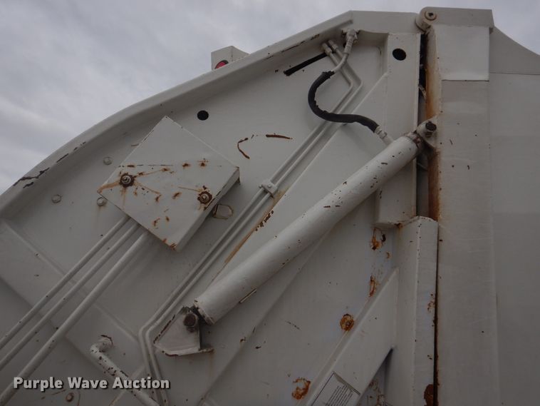 image for item DH8126 2000 Kenworth T300  refuse truck