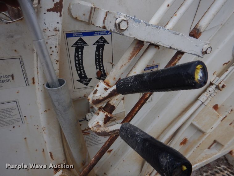 image for item DH8126 2000 Kenworth T300  refuse truck