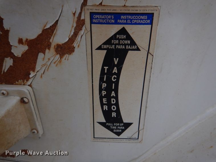 image for item DH8126 2000 Kenworth T300  refuse truck