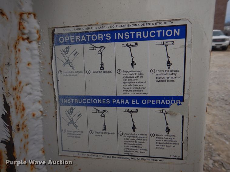 image for item DH8126 2000 Kenworth T300  refuse truck