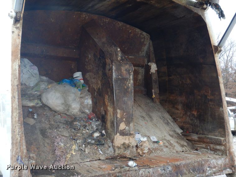 image for item DH8126 2000 Kenworth T300  refuse truck