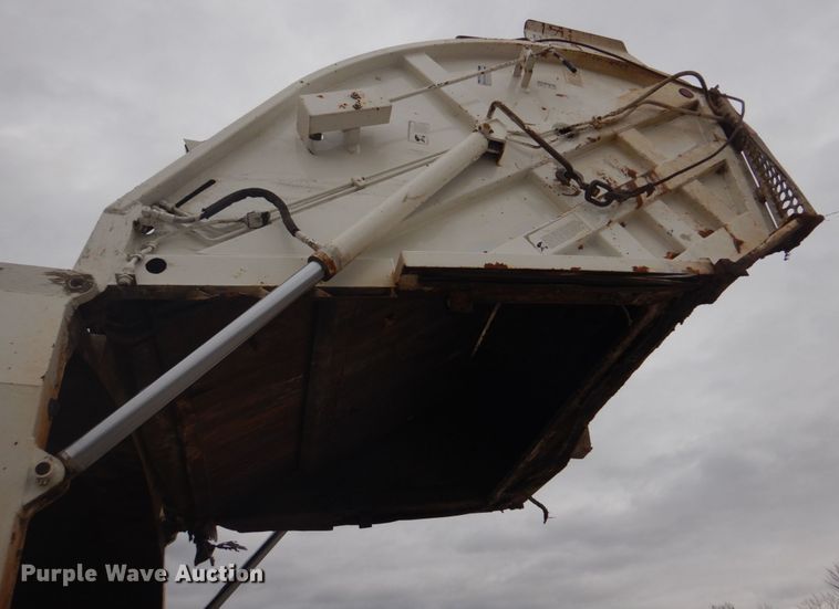 image for item DH8126 2000 Kenworth T300  refuse truck