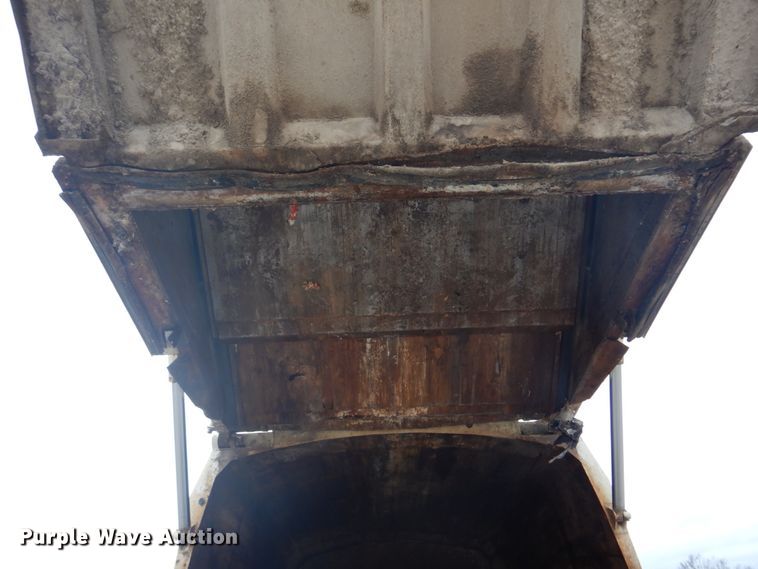 image for item DH8126 2000 Kenworth T300  refuse truck