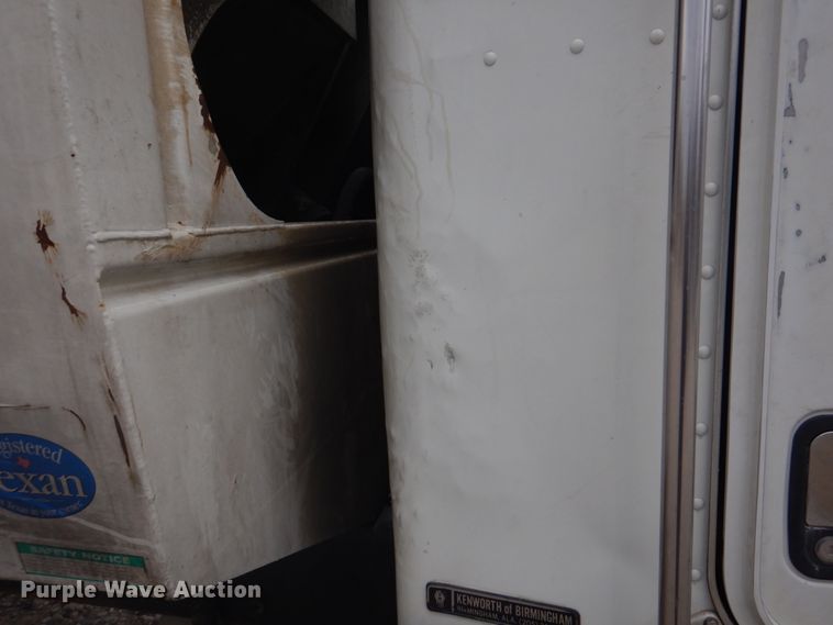 image for item DH8126 2000 Kenworth T300  refuse truck