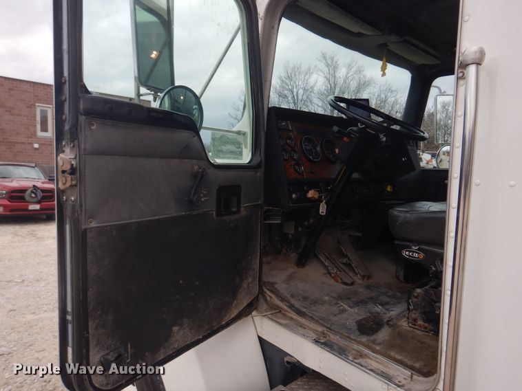 image for item DH8126 2000 Kenworth T300  refuse truck