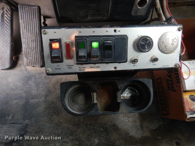 image for item DH8126 2000 Kenworth T300  refuse truck