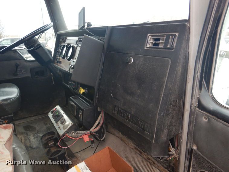 image for item DH8126 2000 Kenworth T300  refuse truck