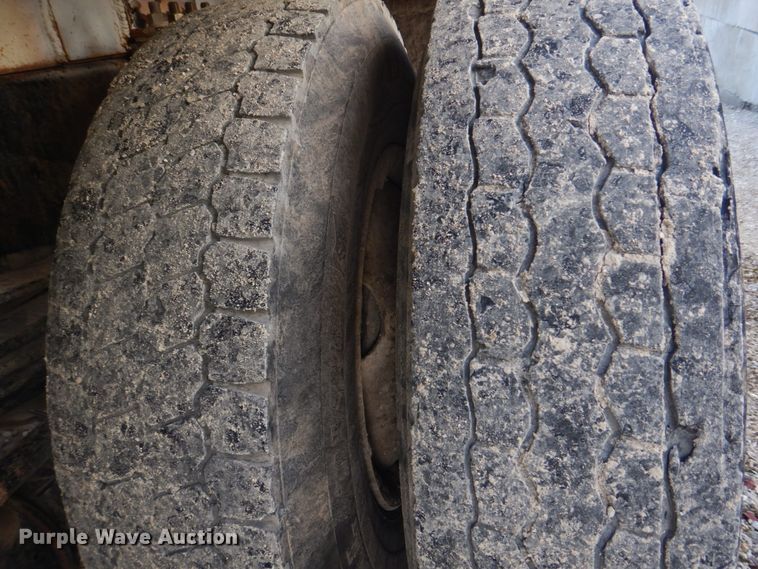 image for item DH8126 2000 Kenworth T300  refuse truck