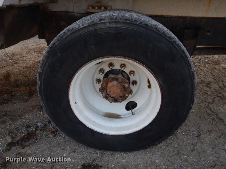 image for item DH8126 2000 Kenworth T300  refuse truck