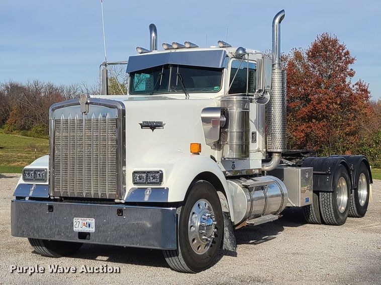 image for item DJ1499 2000 Kenworth W900  semi truck