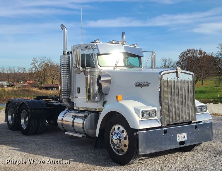 image for item DJ1499 2000 Kenworth W900  semi truck